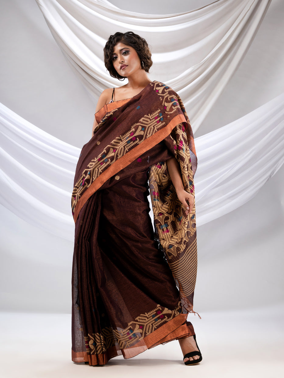 Sand Metallic Saree With Chocolate Brown Aps Blouse Design by 431-88 By  Shweta Kapur at Pernia's Pop Up Shop 2024