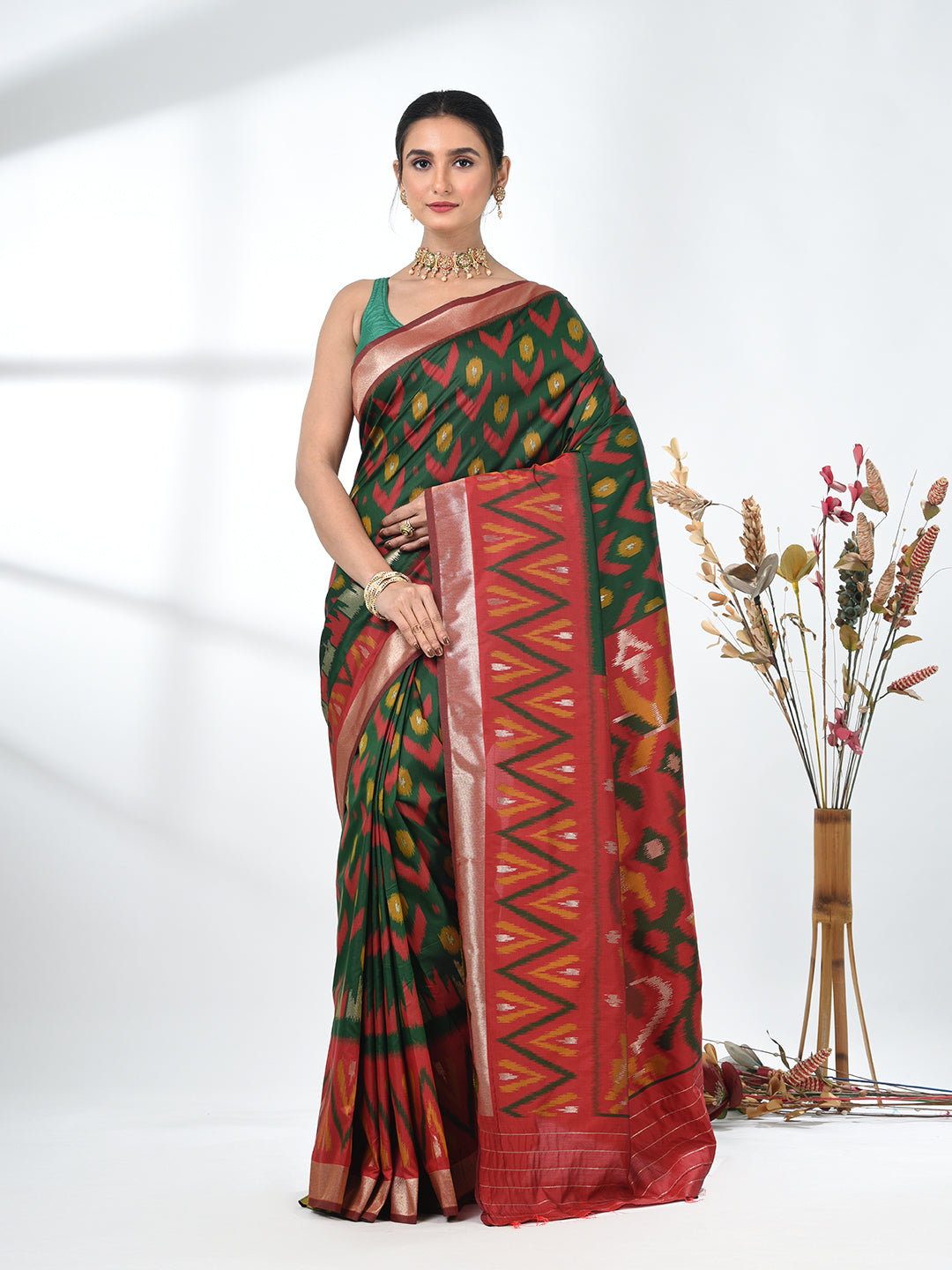 Pochampally Pattern Exquisite Green Pochampally Silk Saree with Vibrant Ikat Pattern ...