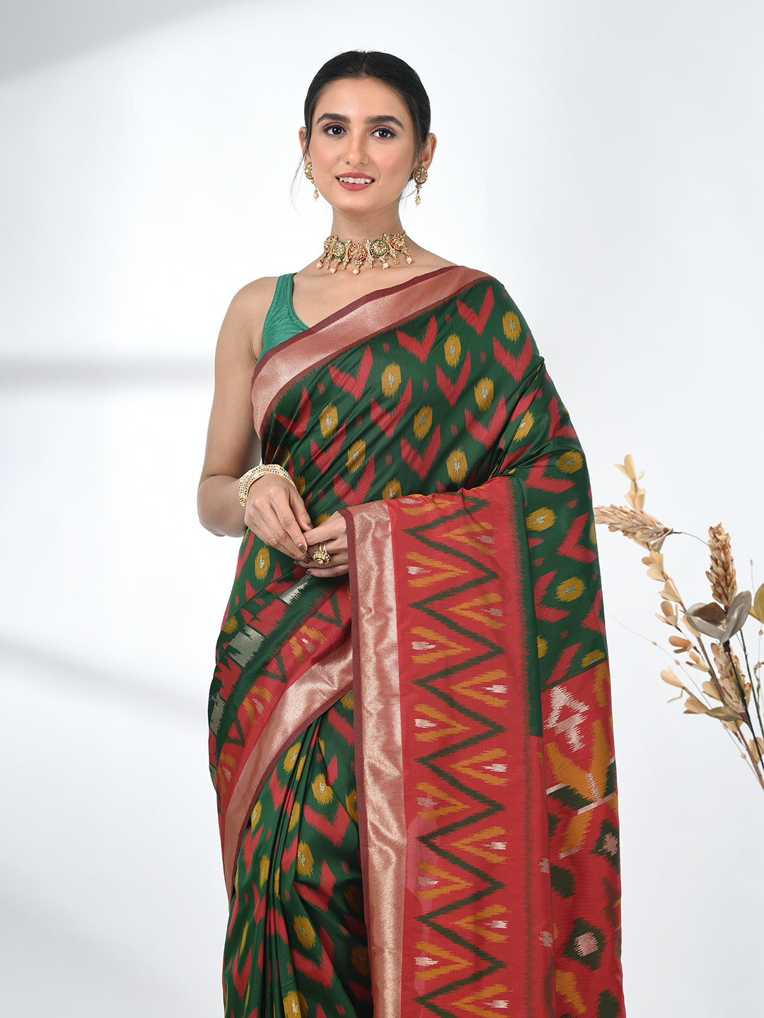 Pochampally Pattern Exquisite Green Pochampally Silk Saree with Vibrant Ikat Pattern ...