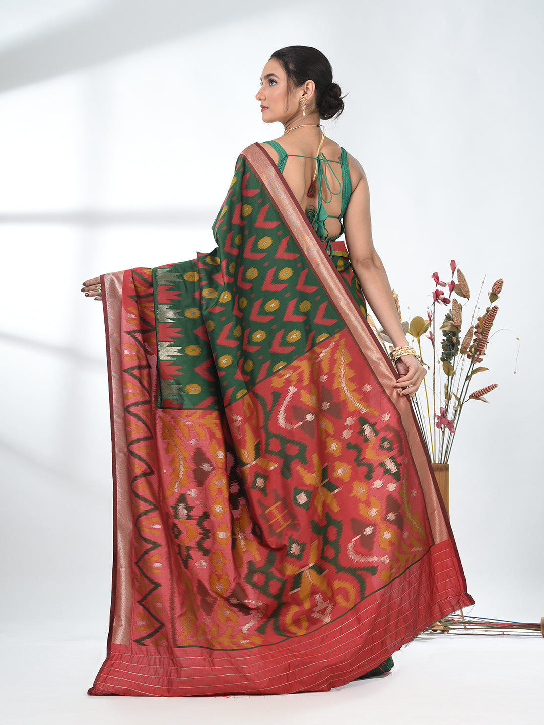 Pochampally Pattern Exquisite Green Pochampally Silk Saree with Vibrant Ikat Pattern ...